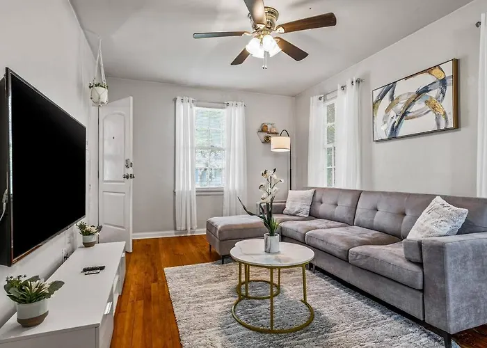 Apartment East Hill Oasis Near Beaches & Downtown *