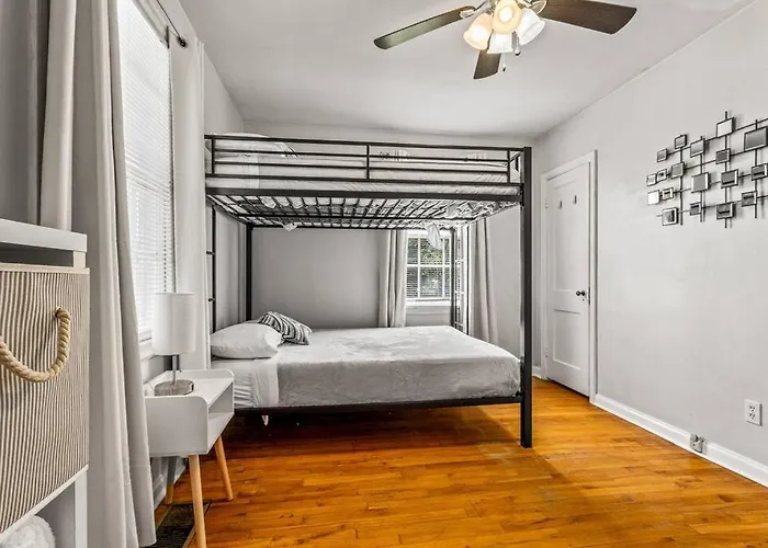 Apartment East Hill Oasis Near Beaches & Downtown