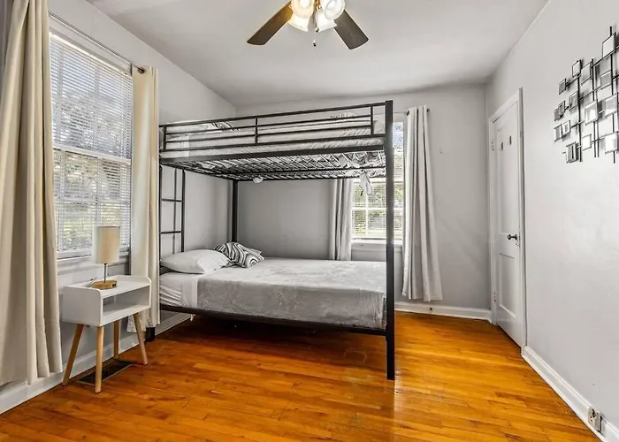 Apartment East Hill Oasis Near Beaches & Downtown