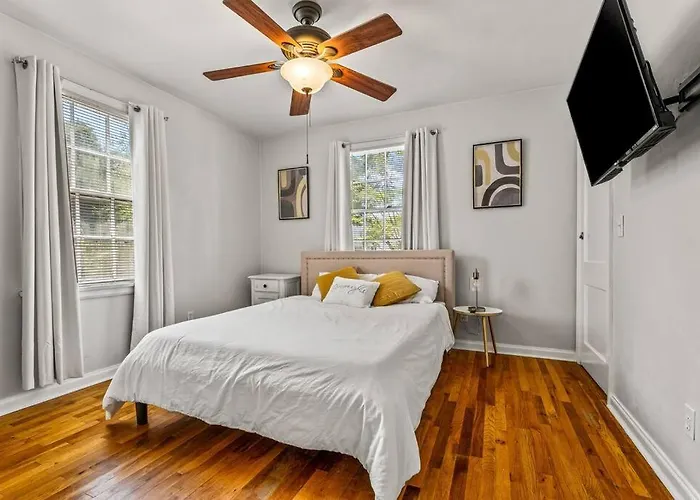 Apartment East Hill Oasis Near Beaches & Downtown *