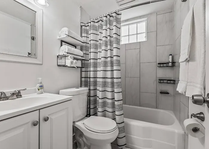East Hill Oasis Near Beaches & Downtown *