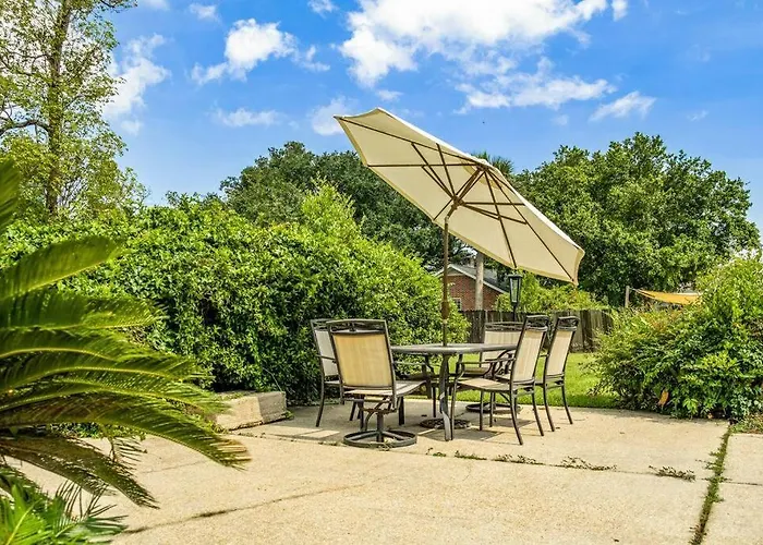 Apartment East Hill Oasis Near Beaches & Downtown *