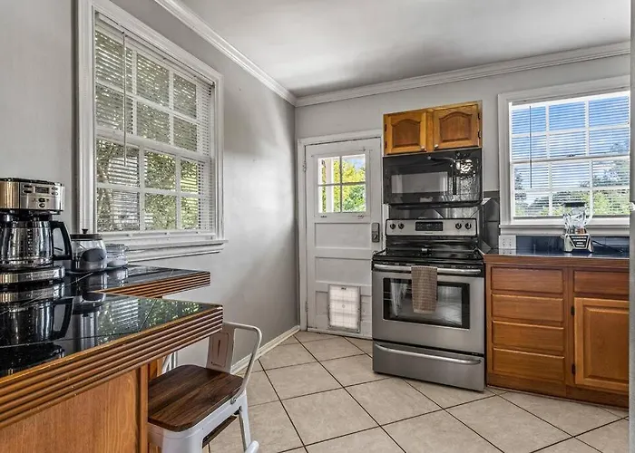East Hill Oasis Near Beaches & Downtown Pensacola